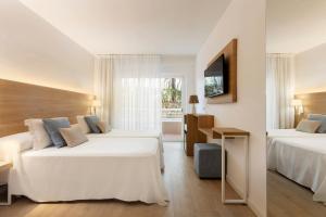 Twin Room room in Hotel Cala Font