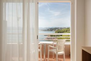 Twin Room with Sea View room in Hotel Cala Font