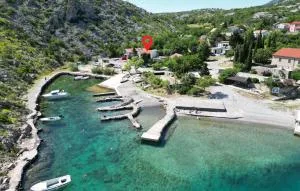 2 Bedroom Amazing Apartment In Cesarica - Pandžinac