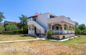 Beautiful Apartment In Pinezici