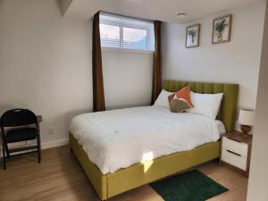 Brand New Deluxe 2 Bedroom Suite with AC & Den