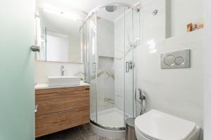 Ocean Whisper Apartment