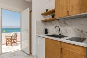 Ocean Whisper Apartment