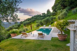 Villa Sunset, Luxury Farmhouse with Infinity Pool