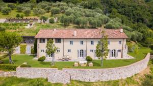 Villa Sunset, Luxury Farmhouse with Infinity Pool