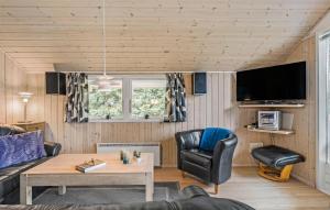 Cozy Home In Fårvang With Wifi