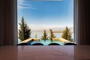 Villa Serenity Luxury Lakeside Manor