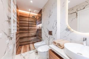 Villa Serenity Luxury Lakeside Manor