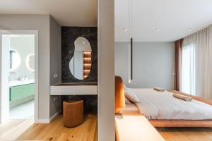 Villa Serenity Luxury Lakeside Manor