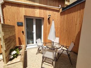 Appartements Aux portes des Marais : Appartement 1 Chambre avec Terrasse