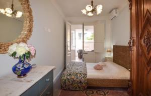 1 Bedroom Lovely Apartment In Viareggio