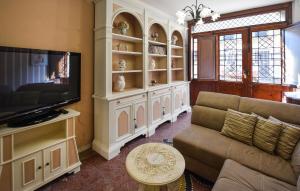 1 Bedroom Lovely Apartment In Viareggio