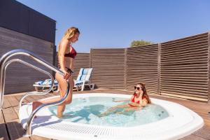 Campings Mobil Home XXL 4 chambres - Camping Les Tropiques : photos des chambres