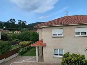 Amplio Chalet unifamiliar con jardín a 10 m playa - Sabaris