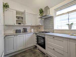 Beautiful 4 Bedroom Apartment - Sleeps 12 people