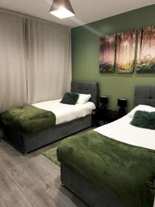 Stylish Madison Apartment with Balcony - FREE Car Parking - Hemel Hempstead Town Centre