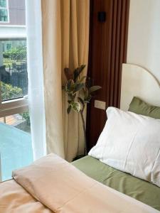 Cozy Studio Unit in Abreeza Place T1 with Paid Parking