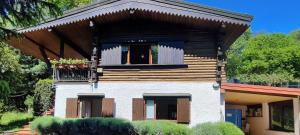 Chalet in the Woods House for 8 Persons and Large Garden