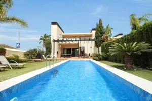 Luxurious 4 Bedroom Villa With Private Pool - Atamaría
