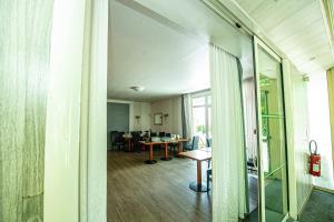 Hotels Logis Hotel - Le Relais du Parisis : photos des chambres