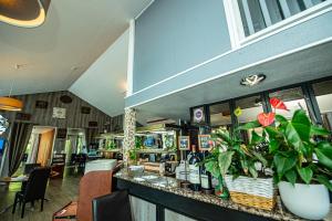 Hotels Logis Hotel - Le Relais du Parisis : photos des chambres