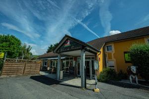 Hotels Logis Hotel - Le Relais du Parisis : photos des chambres