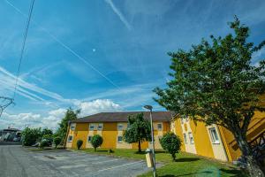 Hotels Logis Hotel - Le Relais du Parisis : photos des chambres
