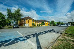 Hotels Logis Hotel - Le Relais du Parisis : photos des chambres