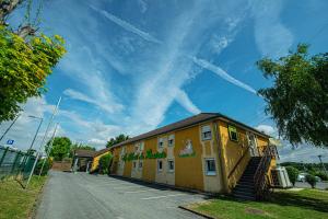 Hotels Logis Hotel - Le Relais du Parisis : photos des chambres