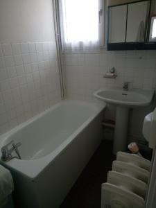 Sejours chez l'habitant Chambre individuelle dans un grand appartement 3 pieces : photos des chambres