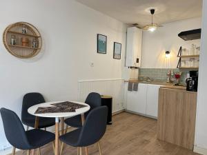Appartements Les Carmelites : central a 5 min a pied de la Gare : photos des chambres