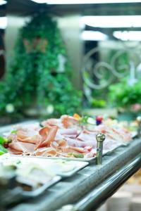Hotels Logis Hotel - Le Relais du Parisis : photos des chambres
