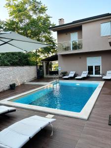 Modern house Luna with pool