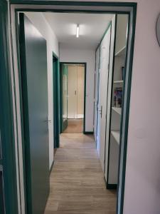 Private Room-2 in HANNANA Apartment- 2 min walk To Tram 12 min to Nice train station 15 min to Massena Place