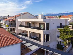 Apartments Olive with jacuzzi 
