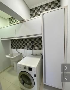 Sobrado com 1 suite 2 quarto ar 1km Shopping JL