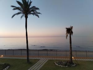 Stunning sea view, 2 bedrooms 2 toilets apartment with terrace in paradise