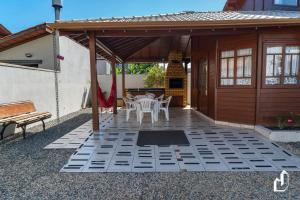 Casa com 03 dormitórios