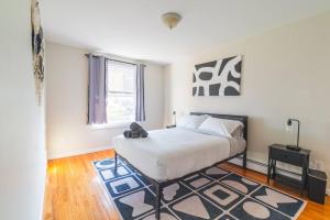 Roomy Boston 5BD-3BA-Pool Table-Free Parking