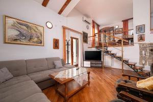 Big private swimming pool Moonvidal residence with free parking