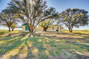 Secluded Ranch with Courtyard about 4 Mi to Odessa!