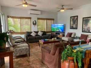 Villa Papaya #2 spacious 2 bedroom beach villa in San Pancho