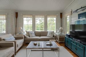 Villa Mats - Private property with seaside sauna