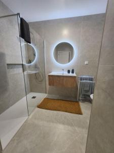 Blue Diamond-seaview & free park