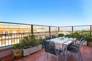 Sunny 3BR2BA w Private Terrace AC