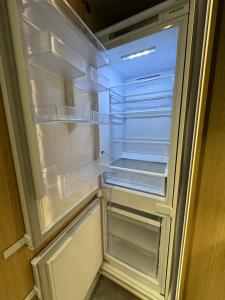 Business and Pleasure Malta Posnania self check in 24h