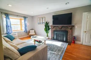 Tufts 4BDR-15-MIN to Harvard&Boston-Free Parking - Waltham