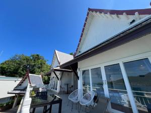 Moonlight Panorama Seaview House by RESAVA