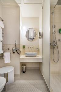Deluxe Queen Room room in Atrium Hotel Blume