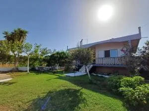 Sofia's Yard House - Áyios Nikólaos